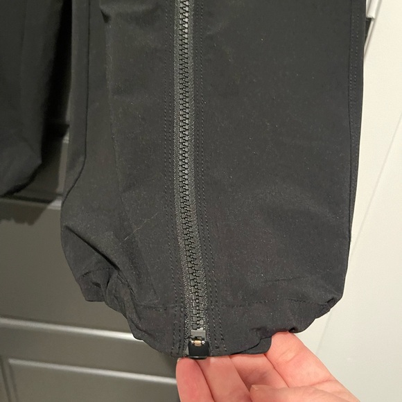 Athleta Stay Fly Black Zipper Nylon Track Pant Size Medium Gently Worn - Picture 7 of 11